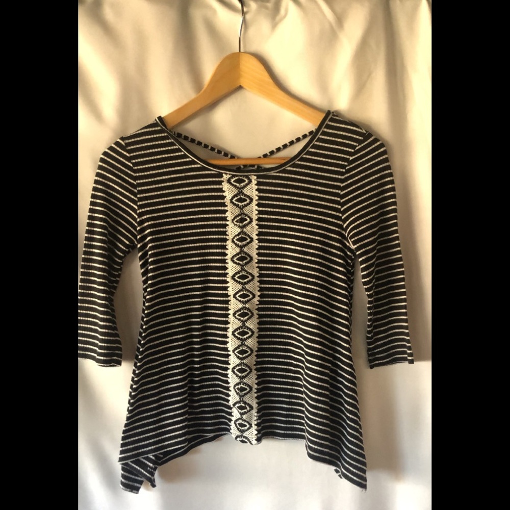 Black and white striped shirt 🖤🤍